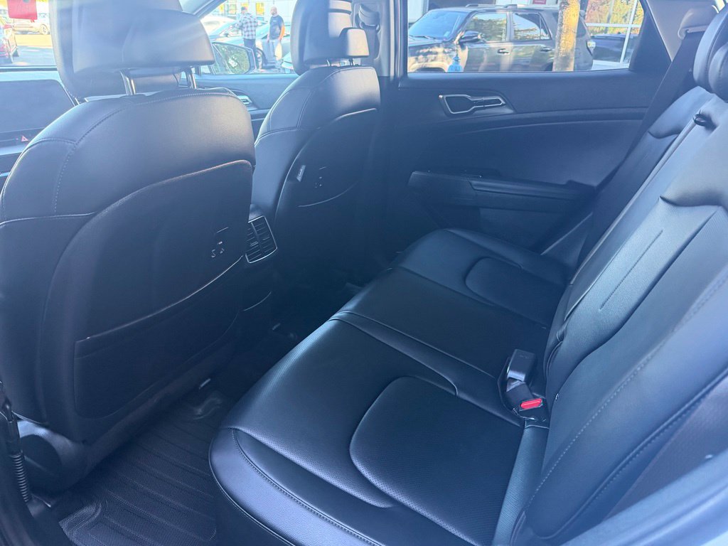 Used 2025 Kia Sportage EX AWD/4WD image 12