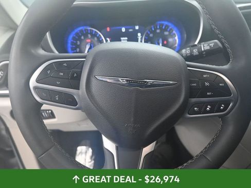 Used 2024 Chrysler Pacifica Touring-L image 40