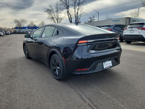 New 2026 Toyota Prius SE image 3