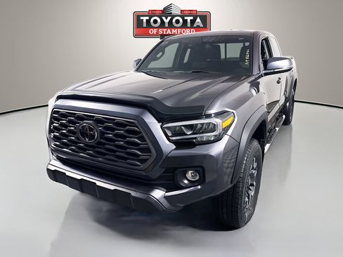 Certified 2022 Toyota Tacoma TRD Off-Road w/ TRD Premium Off Road Package image 3