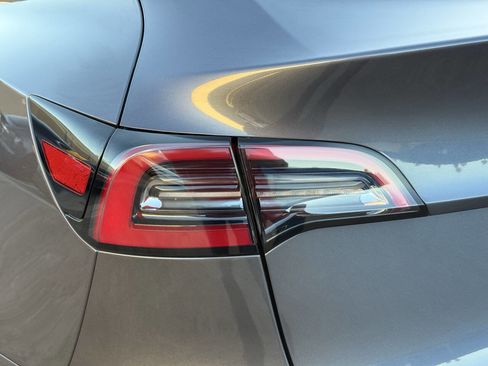 Used 2023 Tesla Model Y Long Range image 22