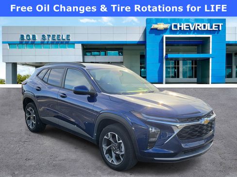 Used 2024 Chevrolet Trax LT w/ Driver Confidence Package FWD image 1