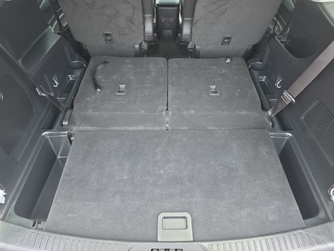 Used 2024 Ford Explorer XLT w/ Equipment Group 202A AWD/4WD image 12