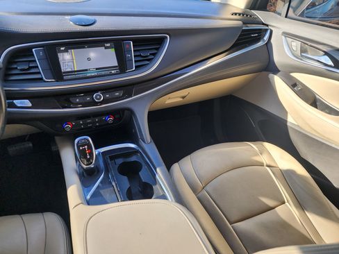 Used 2019 Buick Enclave Essence image 18