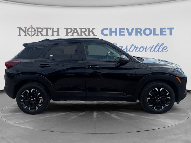 Used 2023 Chevrolet TrailBlazer LT w/ Convenience Package FWD image 2