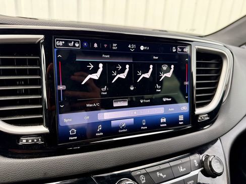 Used 2025 Chrysler Pacifica Select image 30