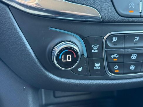 Used 2023 Chevrolet Equinox LT FWD image 24