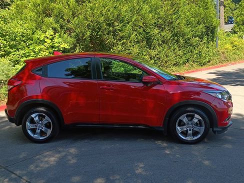 Used 2017 Honda HR-V EX image 3
