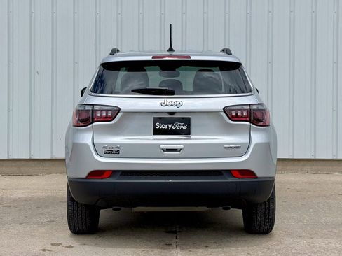 Used 2025 Jeep Compass Latitude AWD/4WD image 5