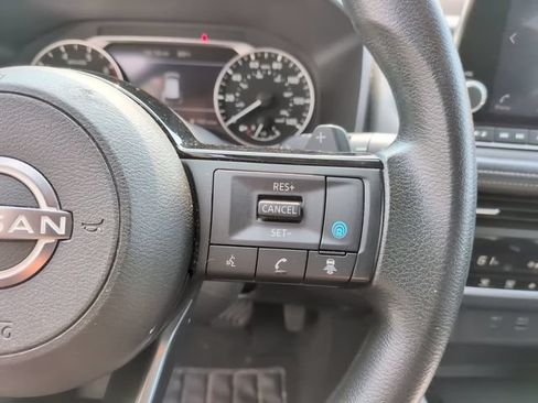 Used 2023 Nissan Rogue SV FWD image 16