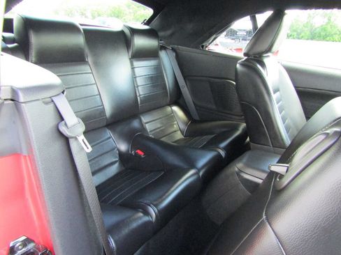 Used 2006 Ford Mustang GT RWD image 22