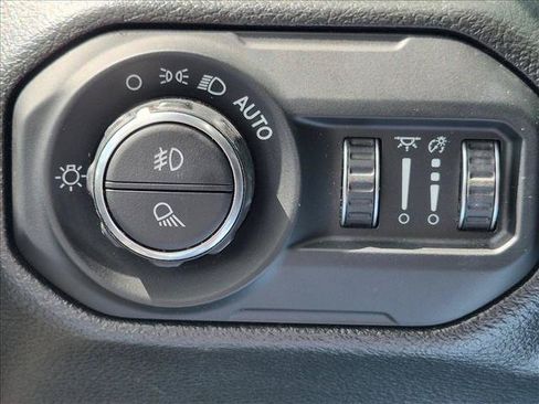 Used 2022 Jeep Gladiator Sport AWD/4WD image 9