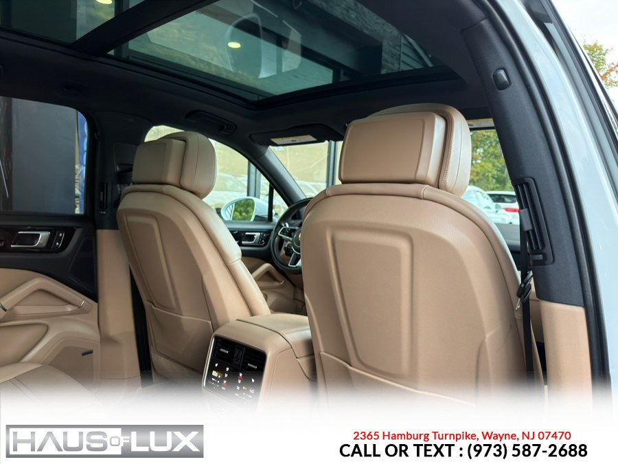 Used 2023 Porsche Cayenne w/ Assistance Package AWD/4WD image 33