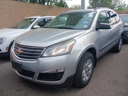 Used 2017 Chevrolet Traverse LS FWD image 2