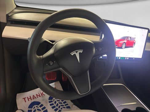 Used 2023 Tesla Model Y Long Range AWD/4WD image 5