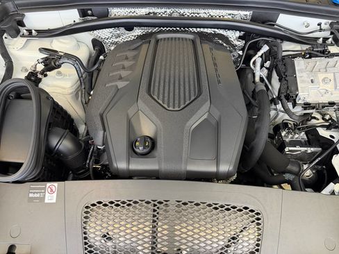 Certified 2026 Porsche Macan AWD/4WD image 27