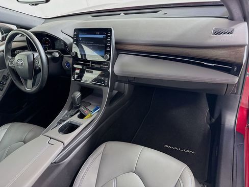 Used 2021 Toyota Avalon XLE image 28