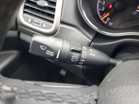 Used 2018 Jeep Grand Cherokee Laredo image 31