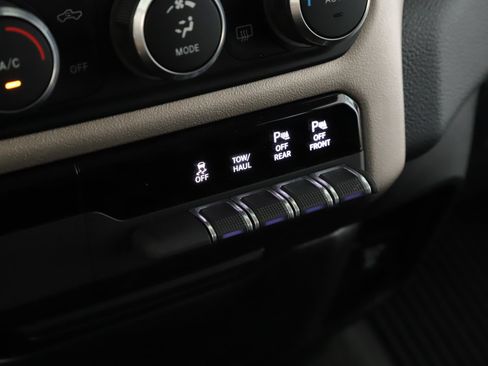 Used 2021 RAM 1500 Laramie AWD/4WD image 17