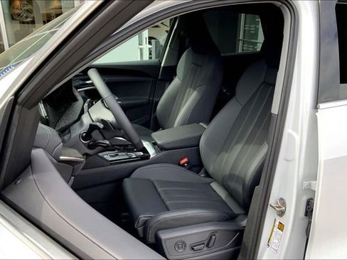 New 2025 Audi Q5 2.0T Premium Plus image 8