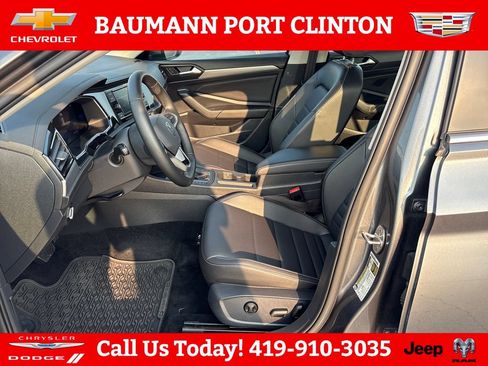 Used 2022 Volkswagen Jetta SE FWD image 9