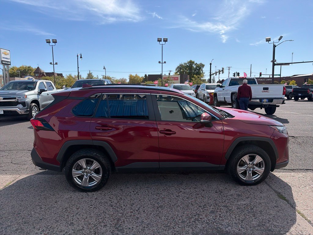 Used 2022 Toyota RAV4 XLE w/ Convenience Package AWD/4WD image 4