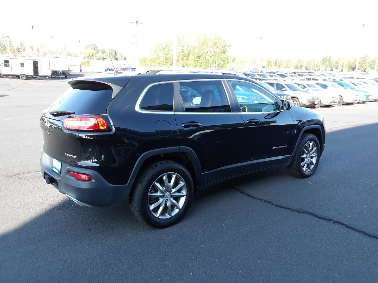 Used 2018 Jeep Cherokee Limited w/ Trailer Tow Group AWD/4WD image 5