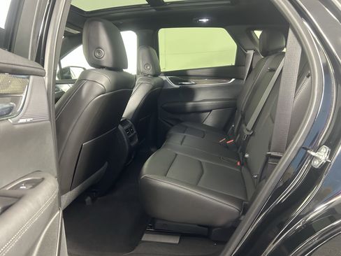 Certified 2022 Cadillac XT5 Sportv w/ Technology Package image 11