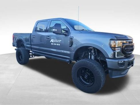 Used 2022 Ford F350 Lariat w/ Black Appearance Package image 3