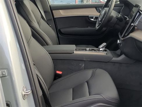 New 2026 Volvo XC90 B6 Plus w/ Protection Package Premier image 20