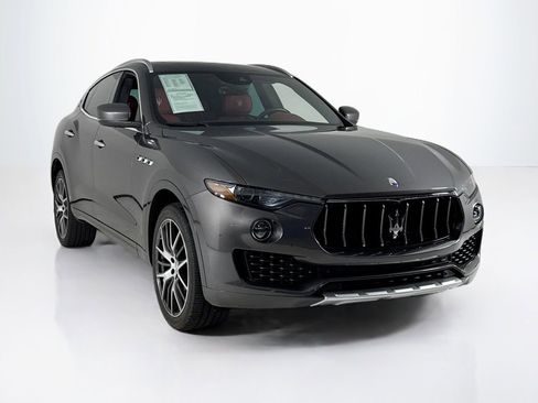 Used 2017 Maserati Levante w/ Luxury Package AWD/4WD image 7