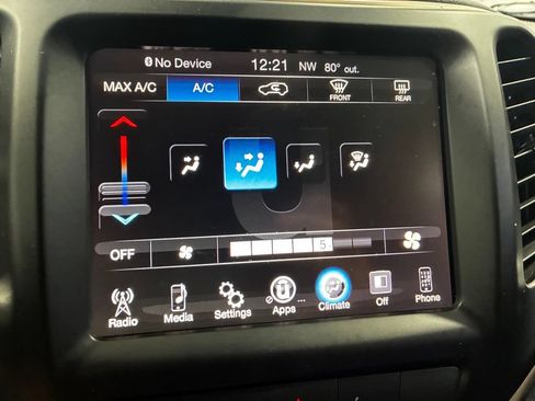 Used 2015 Jeep Cherokee Latitude FWD image 18