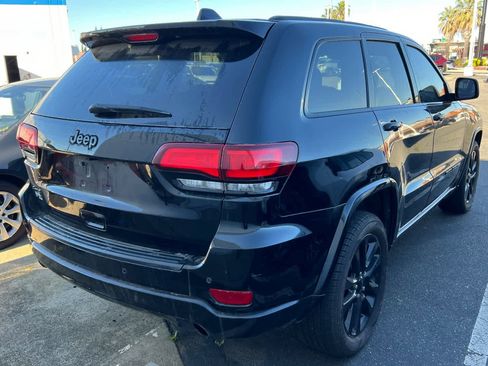 Used 2018 Jeep Grand Cherokee Altitude image 2