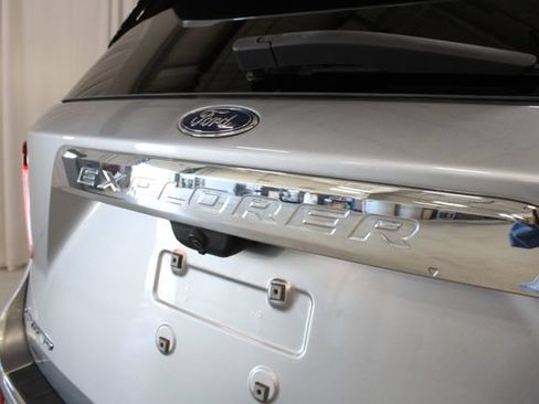 Used 2022 Ford Explorer Limited RWD image 32