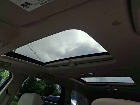 Used 2018 Buick Enclave Essence FWD image 18