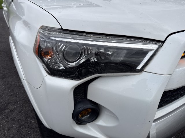 Used 2018 Toyota 4Runner TRD Off-Road AWD/4WD image 8