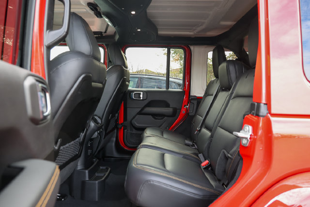Used 2026 Jeep Wrangler Unlimited Sahara AWD/4WD image 39