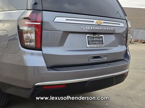 Used 2022 Chevrolet Suburban LS RWD image 5
