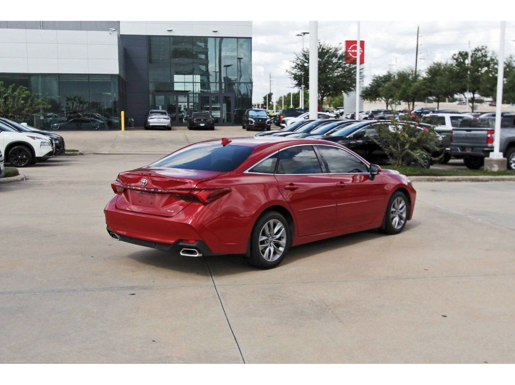Used 2022 Toyota Avalon XLE FWD image 5