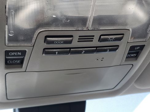 Used 2017 Toyota Highlander XLE AWD/4WD image 25