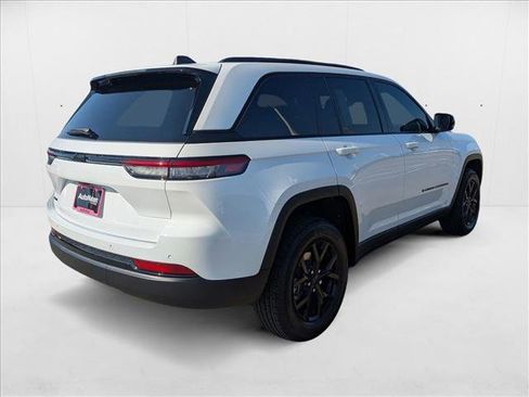 New 2025 Jeep Grand Cherokee Altitude image 2