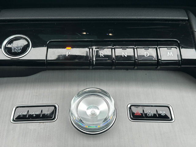 Used 2025 Lincoln Navigator Reserve AWD/4WD image 36