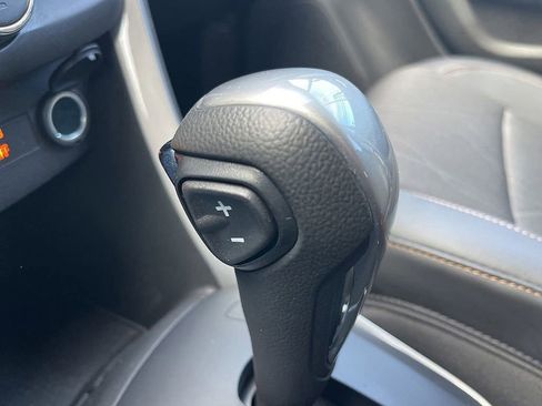 Used 2022 Chevrolet Trax LT w/ LT Convenience Package image 36