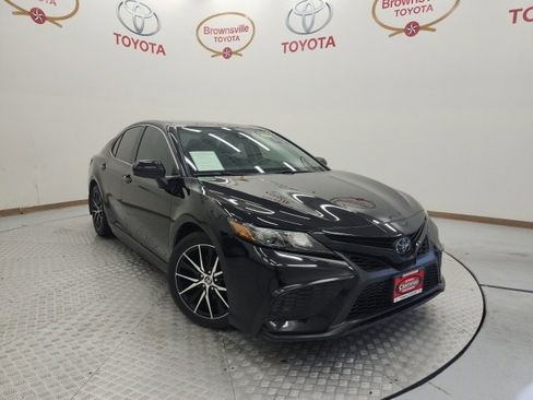 Used 2021 Toyota Camry SE w/ Carpet Mat Package (TMS) image 1