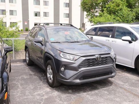 Used 2020 Toyota RAV4 XLE w/ Convenience Package FWD image 4