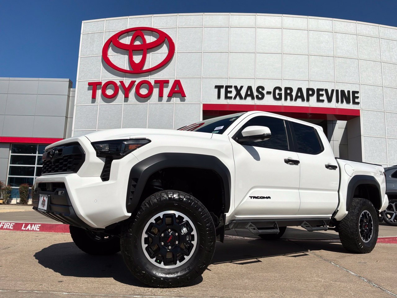 Used 2024 Toyota Tacoma TRD Off-Road w/ TRD Off Road Premium Package AWD/4WD image 2