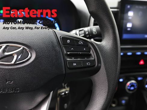 Used 2025 Hyundai Venue SE FWD image 15
