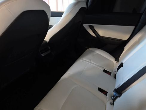 Used 2021 Tesla Model Y 2WD image 5