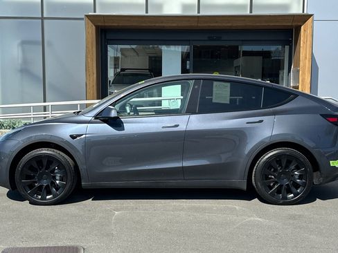 Used 2023 Tesla Model Y Long Range image 5