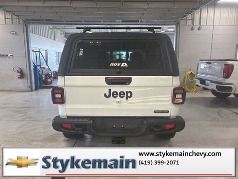 Used 2021 Jeep Gladiator Sport image 4